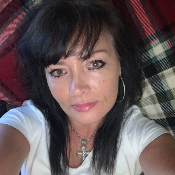 Poshmark profile picture for @bipolar